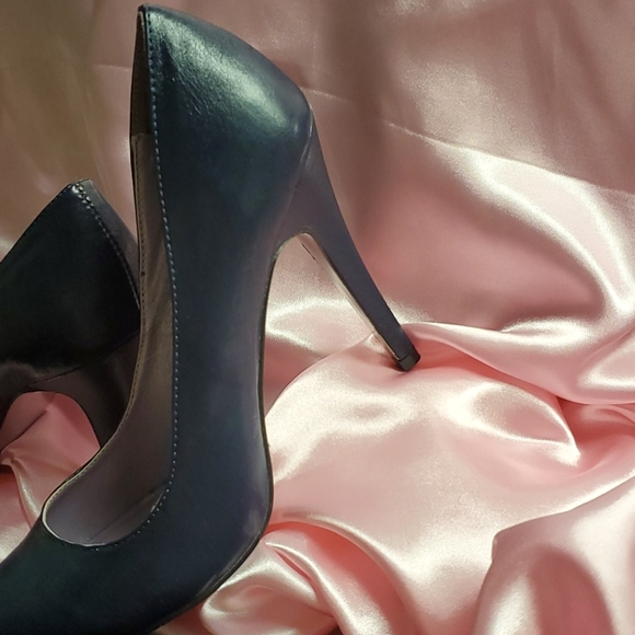 NWT Beautiful Navy Pumps 8.5 - Picture 2 of 11